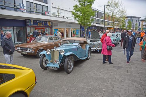 Just a few of the 70 cars lining Queensmead in the 2018 Farnborough Classic Car Show Just a few of the 70 cars lining Queensmead in the 2018 Farnborough Classic Car Show